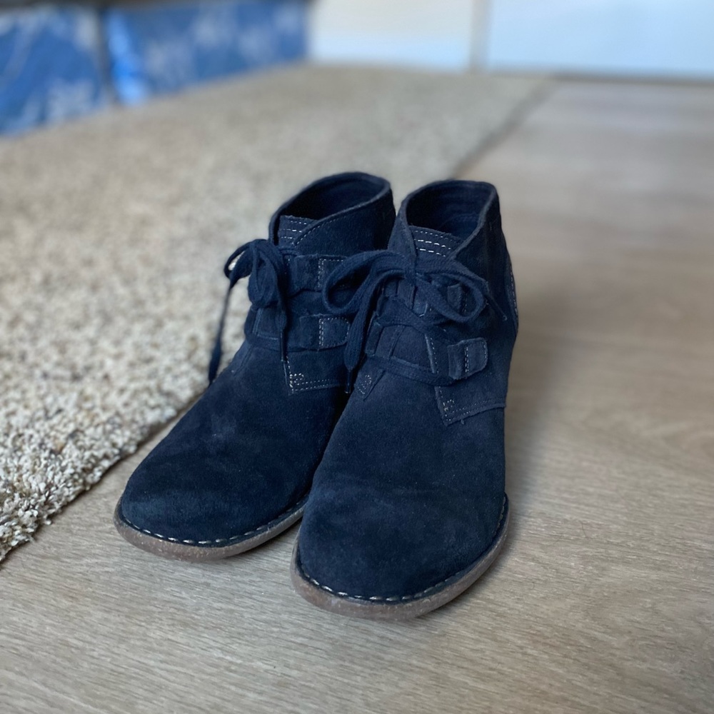 Black Clark’s ankle booties